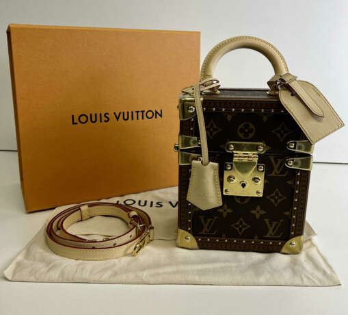LOUIS VUITTON NEW Camera Box Trunk Bag - фото 8