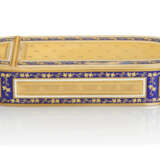 A LOUIS XVI ENAMELLED GOLD SNUFF-BOX - фото 1