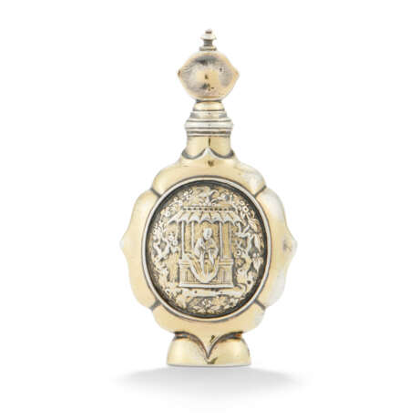 A WILLIAM III SILVER-GILT SCENT FLASK - фото 1