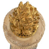 AN ITALIAN ORMOLU AND ALABASTER ATHENIENNE - photo 4