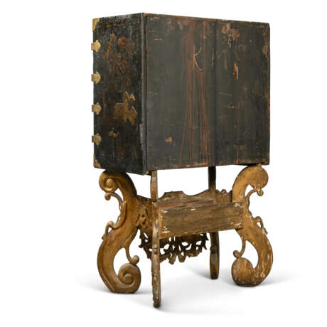 A DUTCH BRASS-MOUNTED BLACK AND GILT JAPANNED CABINET-ON-STAND - photo 6