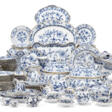 A MEISSEN PORCELAIN BLUE 'ONION' PATTERN COMPOSITE PART TABLE-SERVICE - Auktionsarchiv