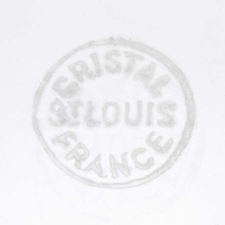 A ST. LOUIS 'THISTLE' PATTERN CLEAR AND COLOURED CUT-GLASS COMPOSITE PART TABLE-SERVICE - фото 9