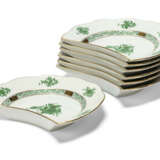 A HEREND PORCELAIN GREEN 'INDIAN BASKET' PATTERN COMPOSITE PART TABLE-SERVICE - фото 7
