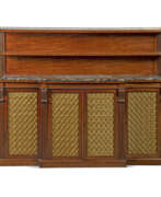 Schränke (Interieur & Design, Möbel, Behältnismöbel). A GEORGE IV BRASS-MOUNTED MAHOGANY BREAKFRONT SIDE CABINET