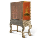 A WILLIAM AND MARY BRASS-MOUNTED RED, BLACK AND GILT-JAPANNED CABINET-ON-STAND - photo 4