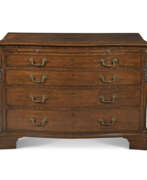 Thomas Chippendale. A GEORGE III MAHOGANY SERPENTINE COMMODE