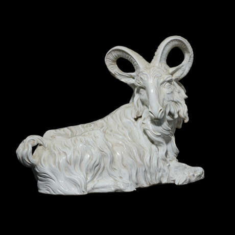 A MEISSEN PORCELAIN LARGE WHITE MODEL OF A BILLY GOAT - Foto 1