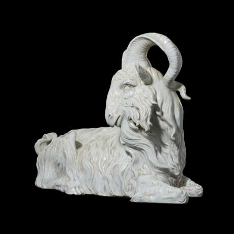 A MEISSEN PORCELAIN LARGE WHITE MODEL OF A BILLY GOAT - фото 2