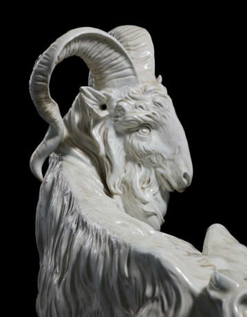 A MEISSEN PORCELAIN LARGE WHITE MODEL OF A BILLY GOAT - Foto 5