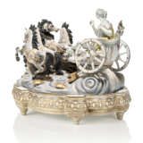 A MEISSEN STYLE PORCELAIN MYTHOLOGICAL CHARIOT GROUP AND STAND - фото 3