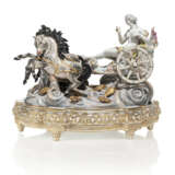 A MEISSEN STYLE PORCELAIN MYTHOLOGICAL CHARIOT GROUP AND STAND - фото 5