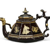 A BÖTTGER RED STONEWARE BLACK-GLAZED TEAPOT AND COVER - фото 1