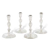 TWO PAIRS OF QUEEN ANNE SILVER CANDLESTICKS - Foto 1