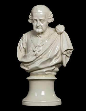 AN ALCORA WHITE PORCELAIN BUST OF DON PEDRO PABLO ABARCA DE BOLEA, 10TH COUNT OF ARANDA - Foto 2