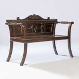 PAIR OF WILLIAM IV CARVED MAHOGANY HALL BENCHES - Foto 3
