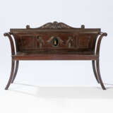 PAIR OF WILLIAM IV CARVED MAHOGANY HALL BENCHES - Foto 4