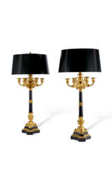 PAIRE DE CANDELABRES DE STYLE LOUIS XVI