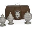 A PAIR OF GEORGE III SILVER TEA CADDIES AND A SUGAR BOWL AND COVER - Auktionspreise