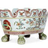 A VERY LARGE CHINESE EXPORT PORCELAIN FAMILLE VERTE MONTEITH - Foto 3