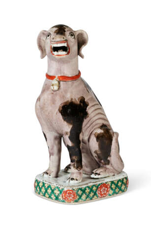 A CHINESE EXPORT PORCELAIN FAMILLE VERTE HOUND - фото 1