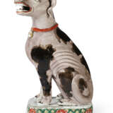 A CHINESE EXPORT PORCELAIN FAMILLE VERTE HOUND - Foto 2