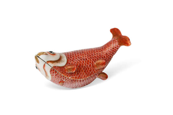 A CHINESE EXPORT PORCELAIN CARP TUREEN AND COVER - фото 2
