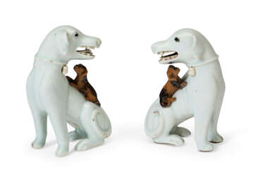 A PAIR OF CHINESE EXPORT PORCELAIN HOUNDS WITH PUPS