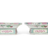 A PAIR OF CHINESE EXPORT PORCELAIN FAMILLE ROSE FOOTED DISHES - фото 2