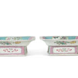 A PAIR OF CHINESE EXPORT PORCELAIN FAMILLE ROSE FOOTED DISHES - фото 3