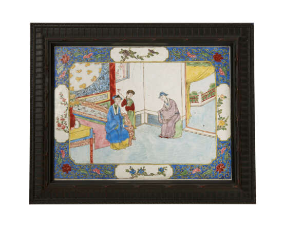 A SET OF FOUR CHINESE EXPORT 'CANTON ENAMEL' PLAQUES - фото 2
