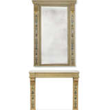 A NORTH ITALIAN POLYCHROME-DECORATED, CREAM-PAINTED AND PARCEL-GILT MIRROR AND A MATCHING FIREPLACE SURROUND - Foto 1