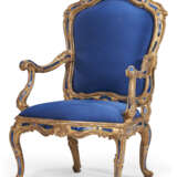 A PAIR OF NORTH ITALIAN GLASS-INSET GILTWOOD ARMCHAIRS - фото 3