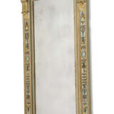 A NORTH ITALIAN POLYCHROME-DECORATED, CREAM-PAINTED AND PARCEL-GILT MIRROR AND A MATCHING FIREPLACE SURROUND - Foto 4