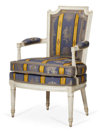 A SUITE OF LOUIS XVI WHITE-PAINTED SEAT FURNITURE - фото 5