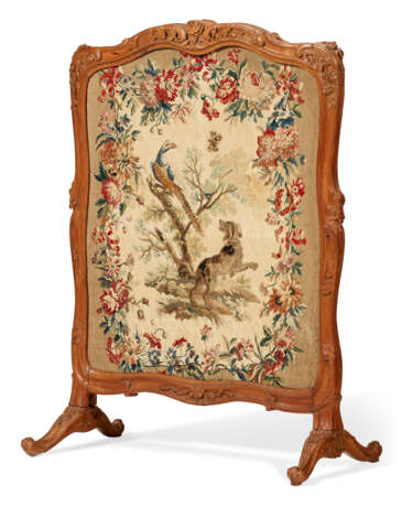 A LOUIS XV BEECHWOOD AND AUBUSSON TAPESTRY FIRE SCREEN - photo 1