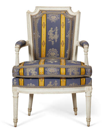 A SUITE OF LOUIS XVI WHITE-PAINTED SEAT FURNITURE - фото 6