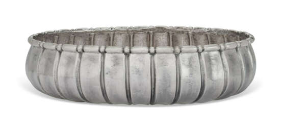 AN ITALIAN SILVER CENTER BOWL - photo 1