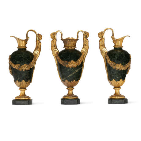 A FRENCH ORMOLU-MOUNTED AND GREEN SERPENTINE THREE-PIECE MATCHED GARNITURE - photo 2