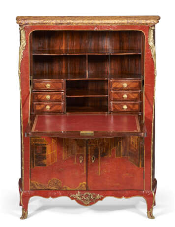 A LOUIS XV ORMOLU-MOUNTED, RED LACQUER AND PARCEL-GILT SECRETAIRE A ABATTANT - фото 3