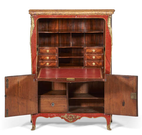 A LOUIS XV ORMOLU-MOUNTED, RED LACQUER AND PARCEL-GILT SECRETAIRE A ABATTANT - photo 5