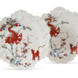 A PAIR OF CHELSEA PORCELAIN SILVER-SHAPED KAKIEMON PLATES - Auktionspreise