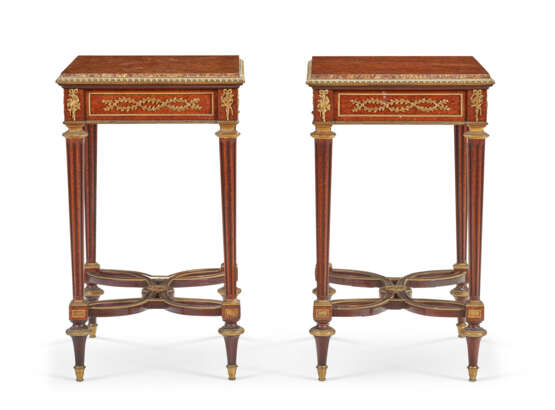 A PAIR OF FRENCH ORMOLU-MOUNTED THUYA AND AMARANTH SIDE TABLES - фото 2