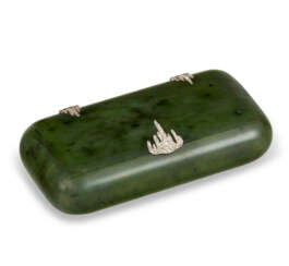 A JEWELED GOLD-MOUNTED NEPHRITE CIGARETTE CASE