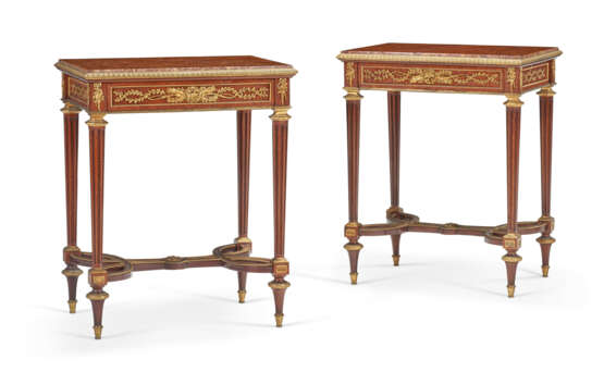 A PAIR OF FRENCH ORMOLU-MOUNTED THUYA AND AMARANTH SIDE TABLES - фото 4
