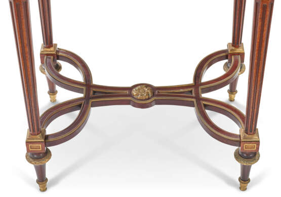 A PAIR OF FRENCH ORMOLU-MOUNTED THUYA AND AMARANTH SIDE TABLES - photo 6