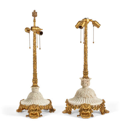 TWO AMERICAN ORMOLU AND WHITE MARBLE LAMPS - photo 2