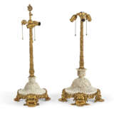TWO AMERICAN ORMOLU AND WHITE MARBLE LAMPS - Foto 4