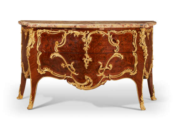 A FRENCH ORMOLU-MOUNTED MAHOGANY, BOIS SATINE, KINGWOOD AND BOIS-DE-BOUT MARQUETRY COMMODE - фото 2