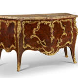 A FRENCH ORMOLU-MOUNTED MAHOGANY, BOIS SATINE, KINGWOOD AND BOIS-DE-BOUT MARQUETRY COMMODE - фото 3